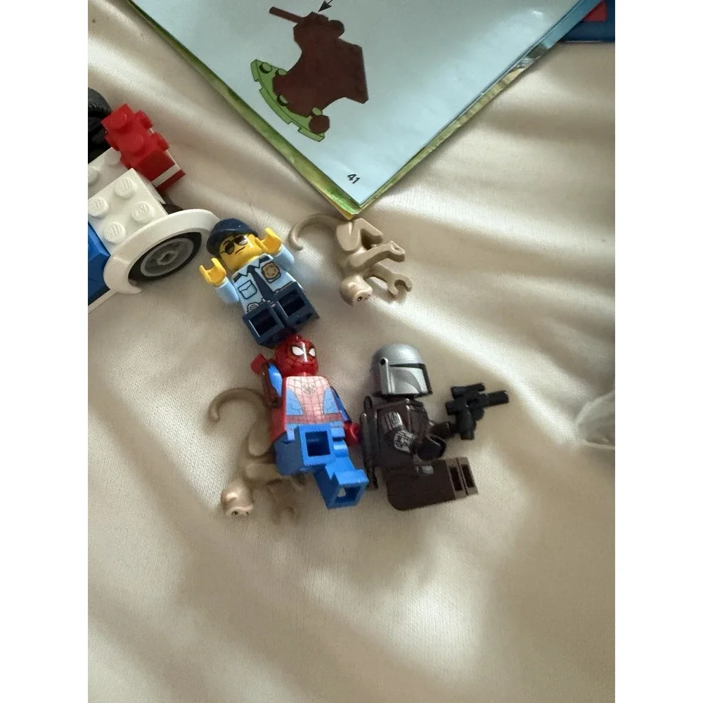 LEGO Lot 4.8 Lbs Star Wars Marvel City Minifigures Manuals Mixed Bulk